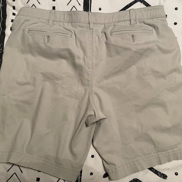 Sonoma Men's Flat Front Flexwear Light Khaki Shorts Size 40 - Picture 2 of 4